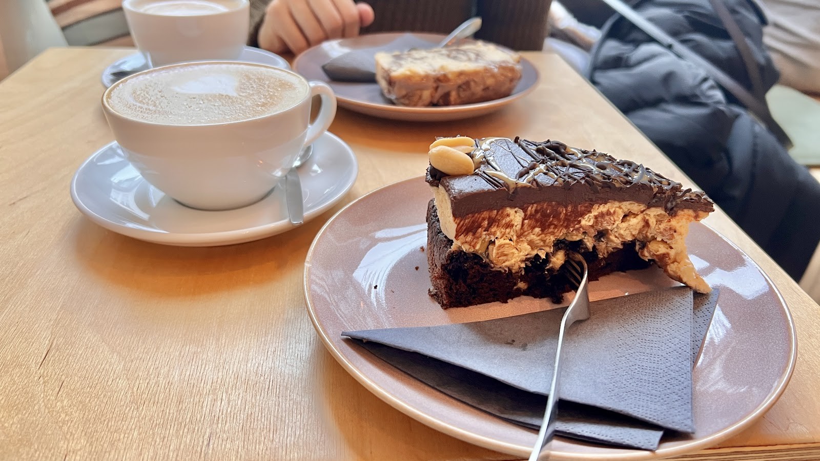 Manos Vegan Cake: food & drinks