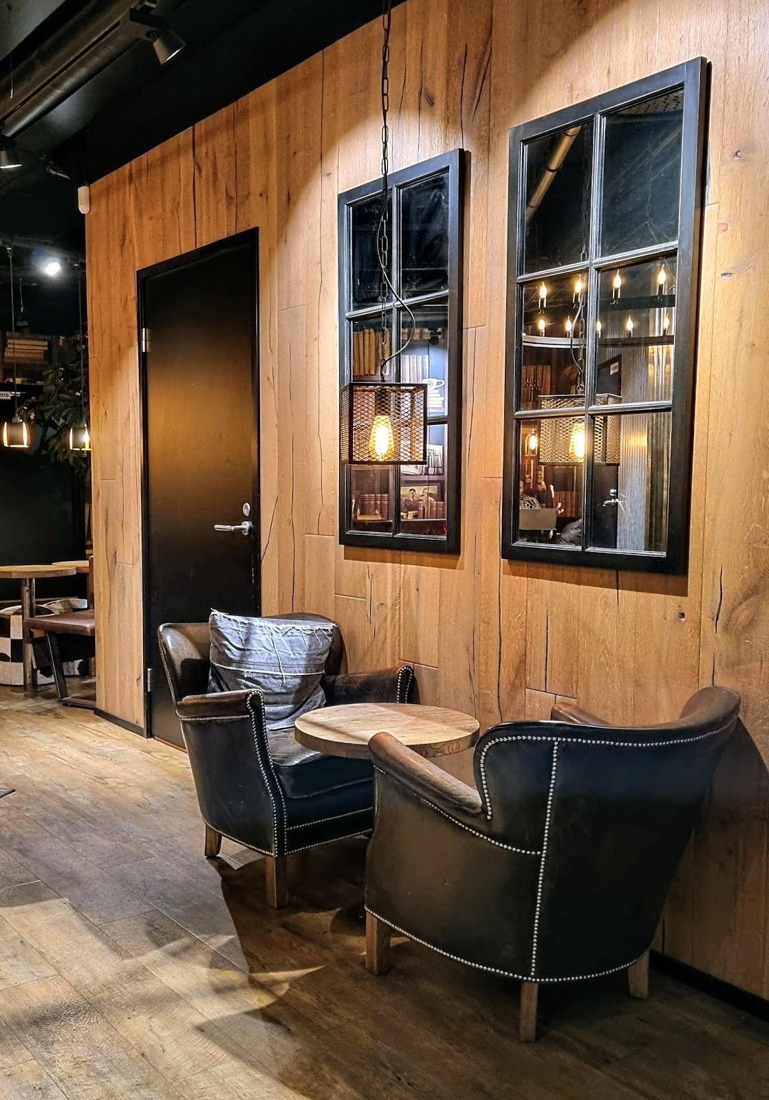 Espresso House - University Metro Hki: the place