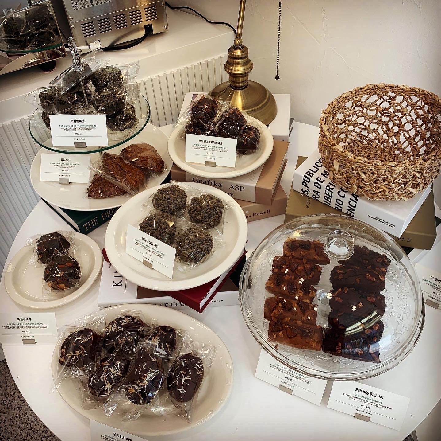 Rawsome Vegan Bakery - 비건베이커리 로썸: food & drinks