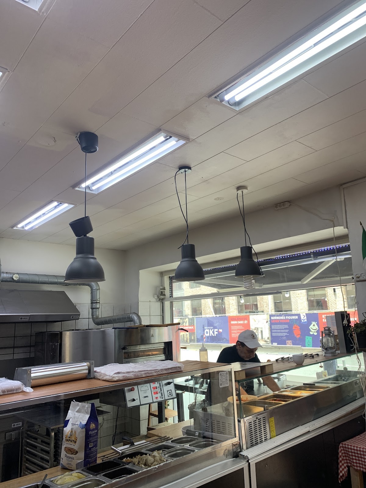 Napoli Pizza NV: the place