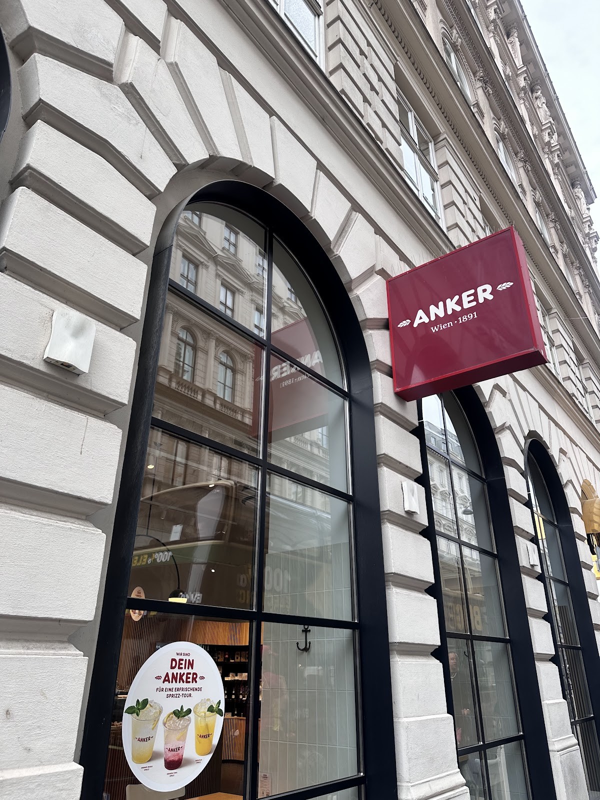 Anker - Opernpassage: the place