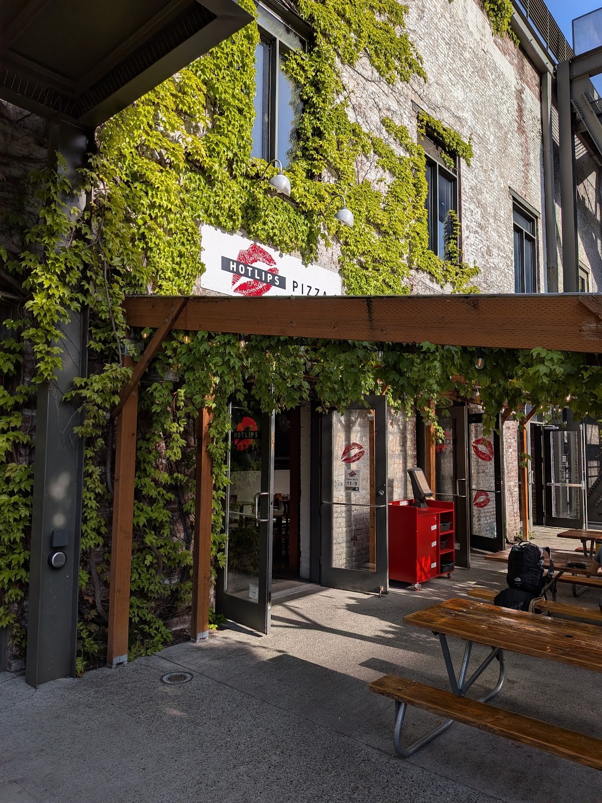 HOTLIPS Pizza - Pearl: the place