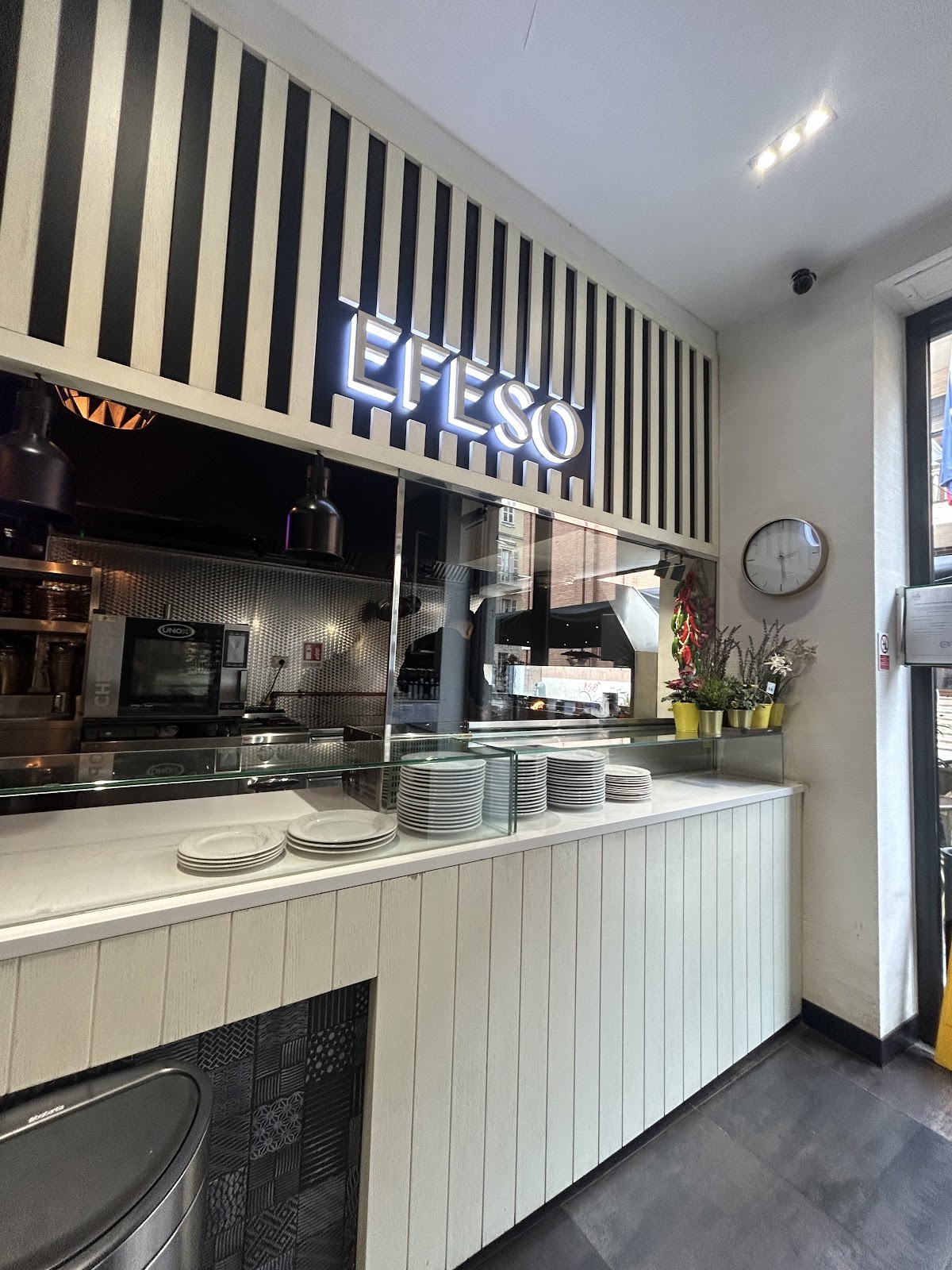 Efeso Bistrot Café: the place