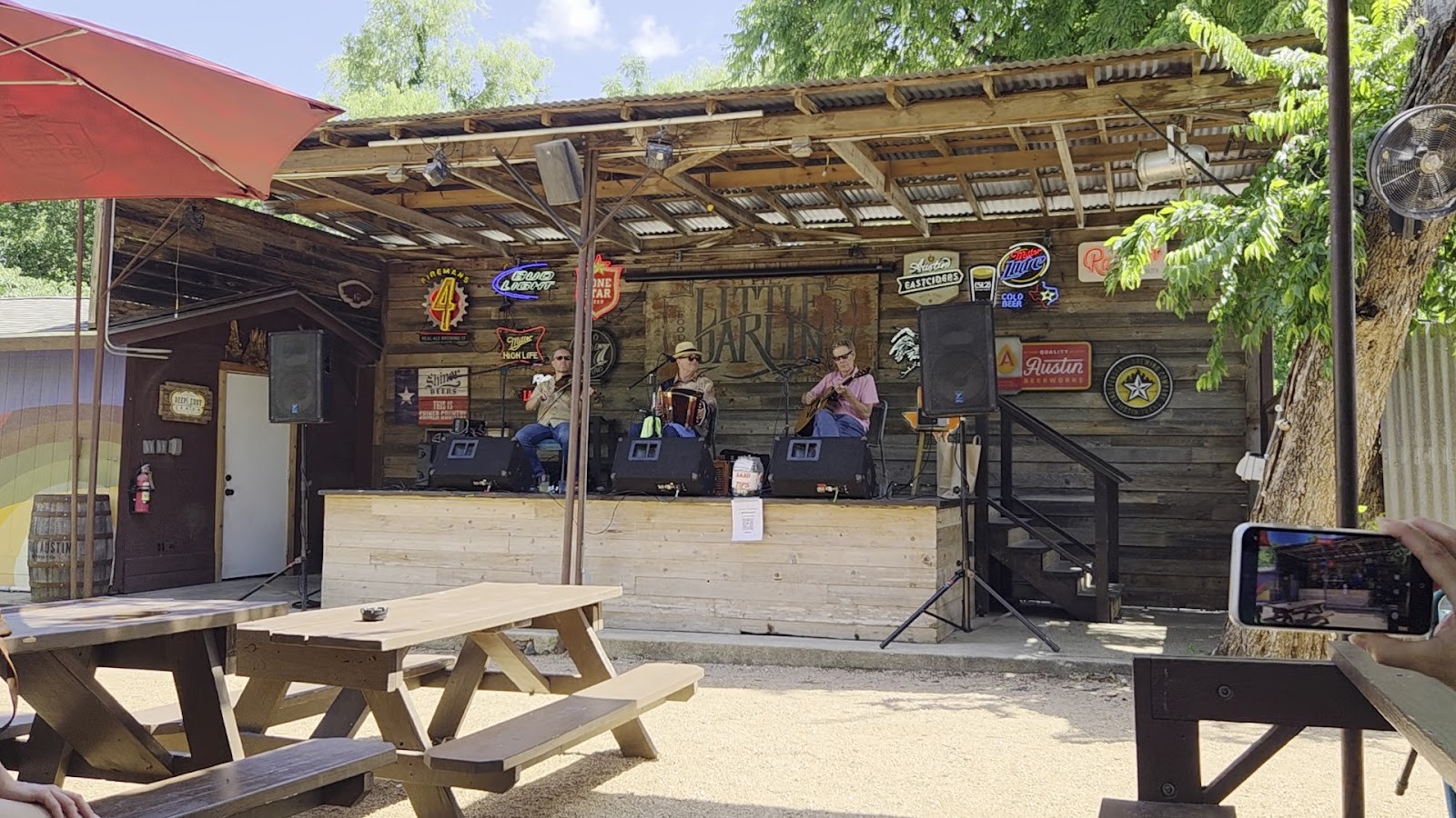 The Little Darlin': the place