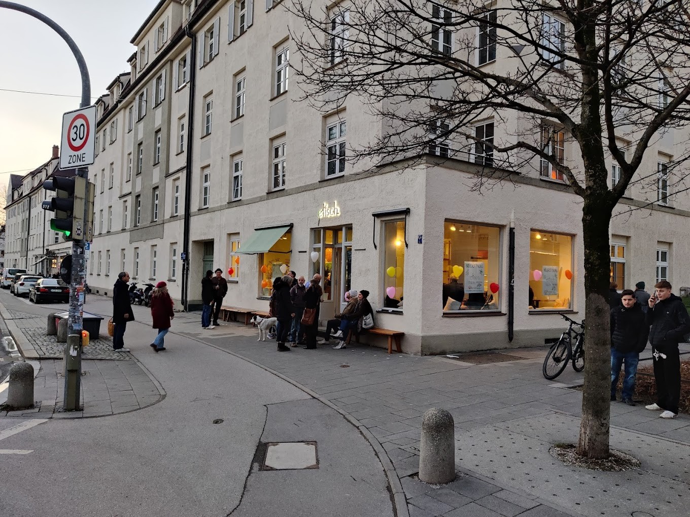 etisch.: the place