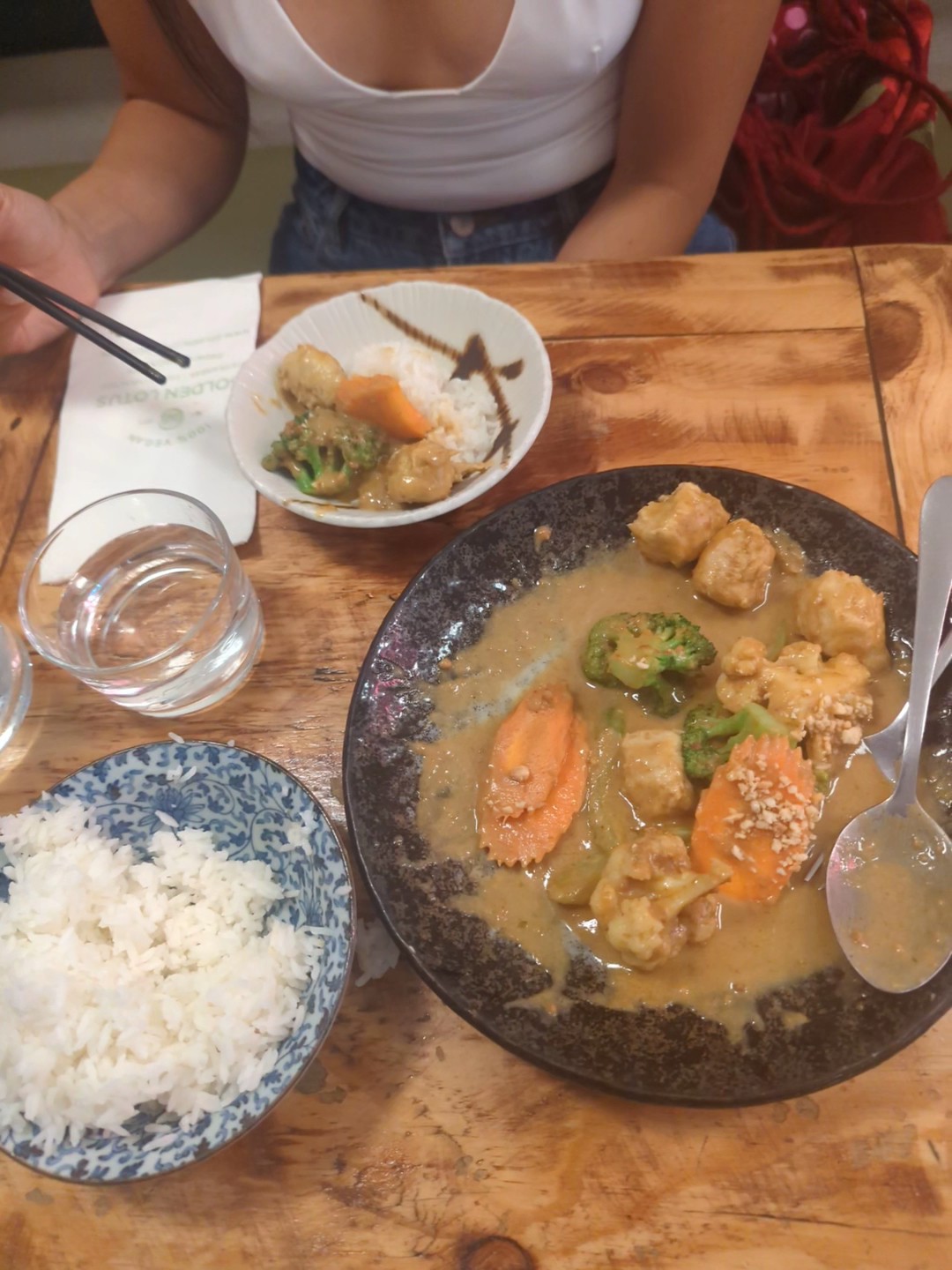 Golden Lotus Vegan Newtown: food & drinks