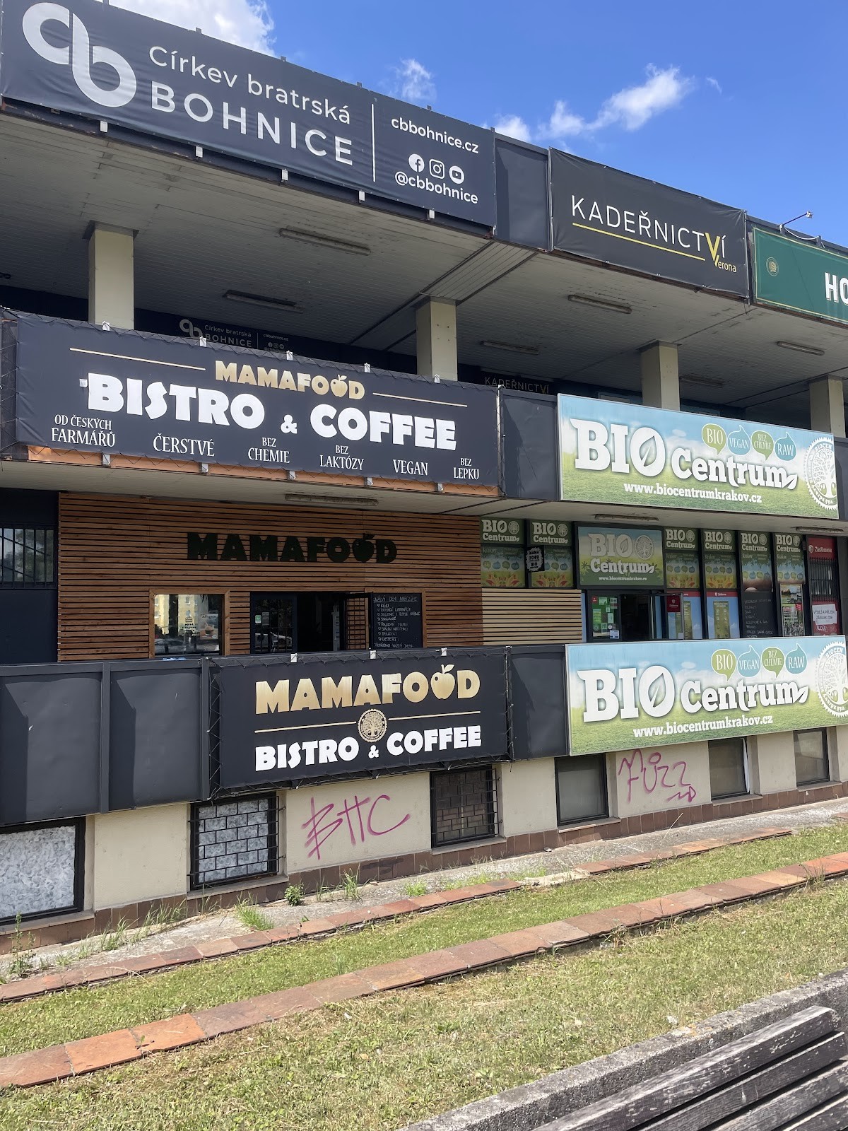 Mamafood bistro: the place