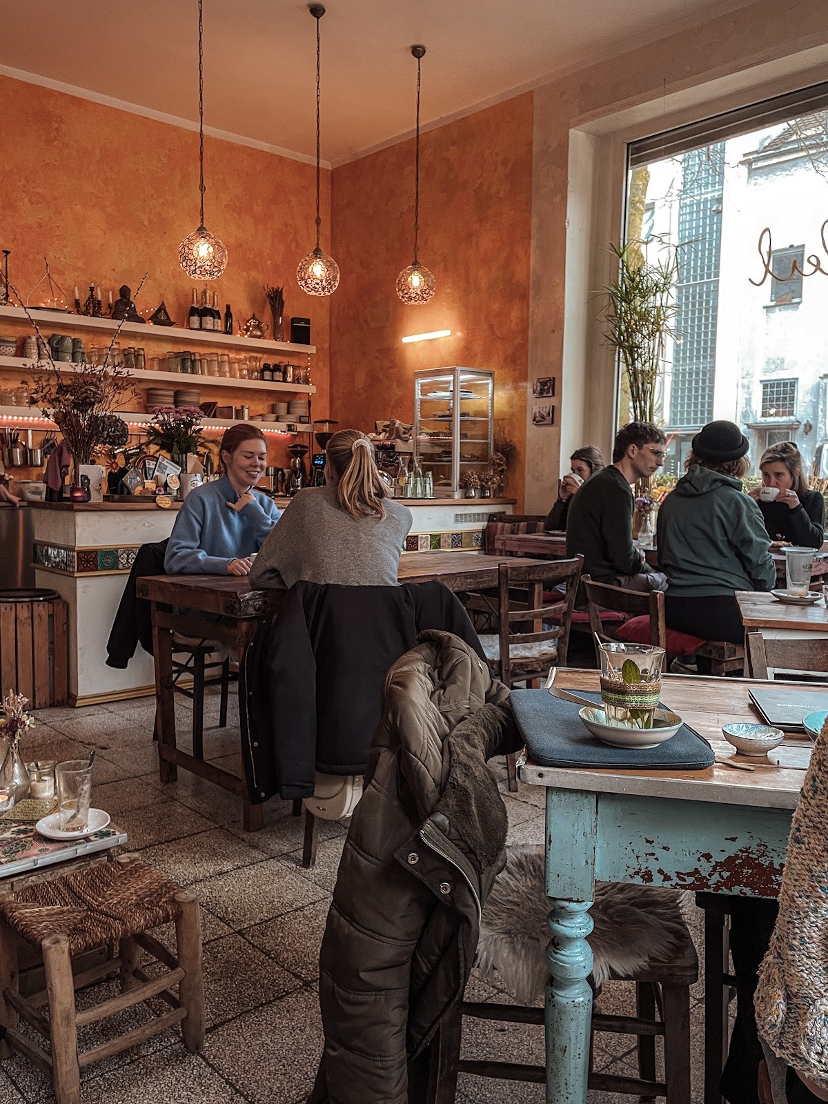 café soleil: the place