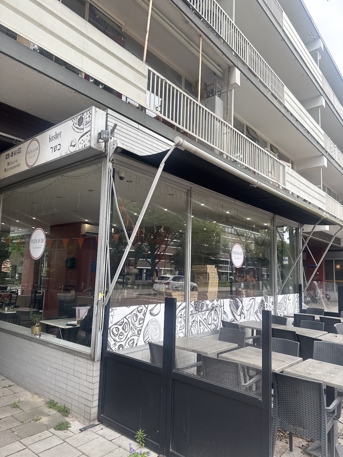 Pizza & Co: the place
