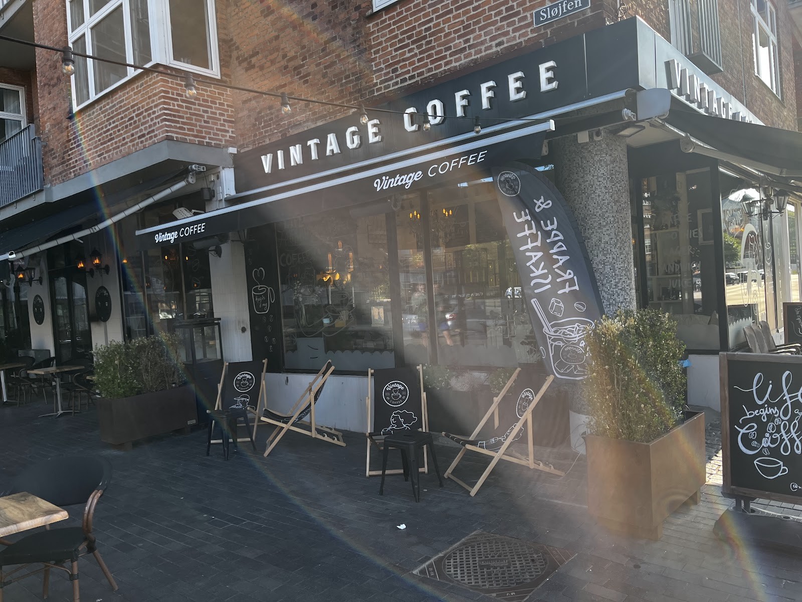 Vintage N Coffee: the place
