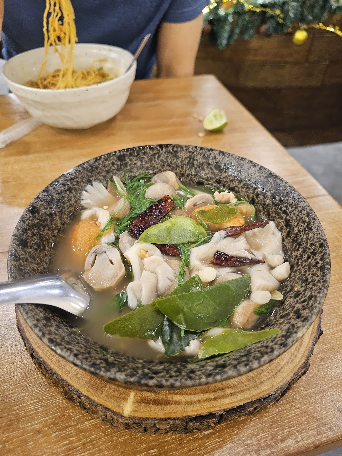 Kem-Kon Vegan Phahurat: food & drinks