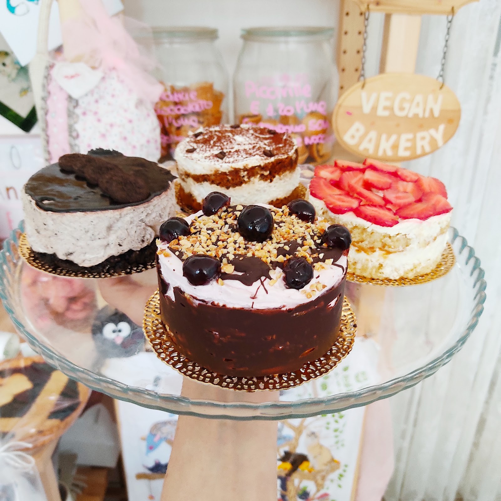LILIMPO'S VEGAN BAKERY: food & drinks