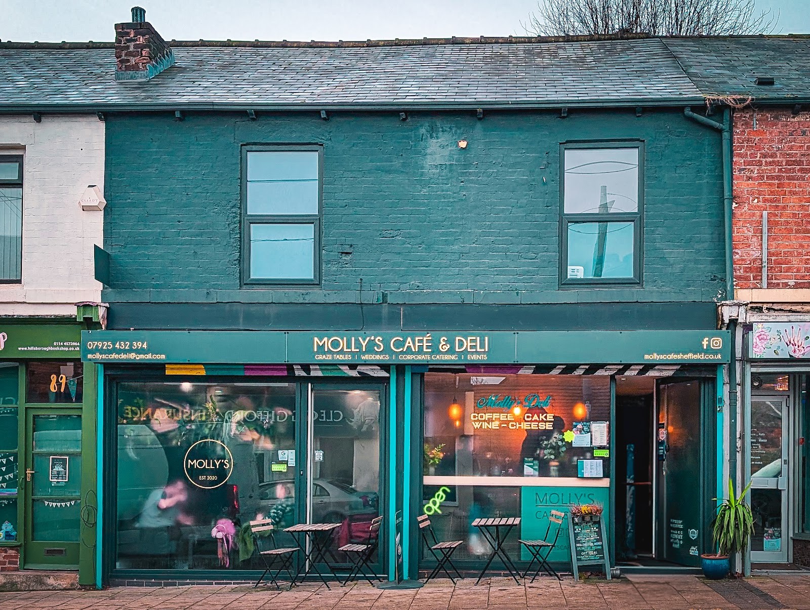 Mollys Cafe & Deli: the place
