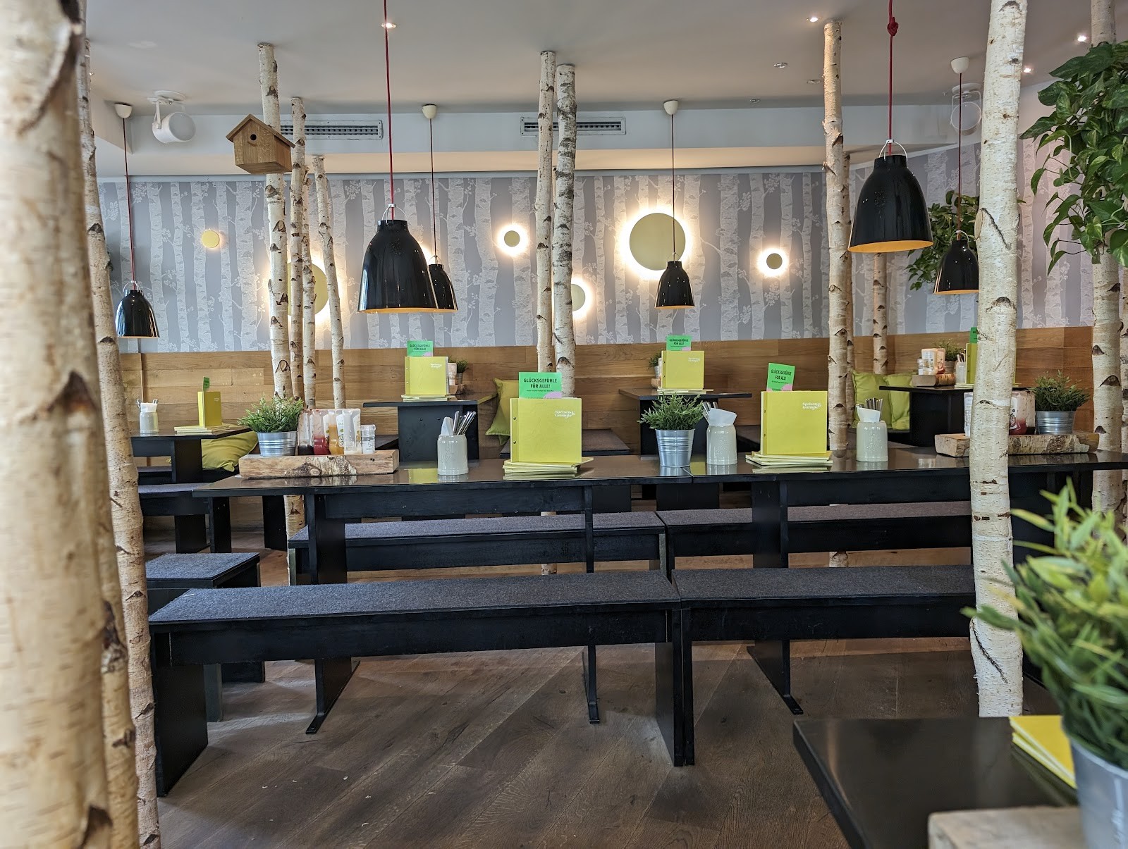 HANS IM GLÜCK - MÜNCHEN Nymphenburg: the place