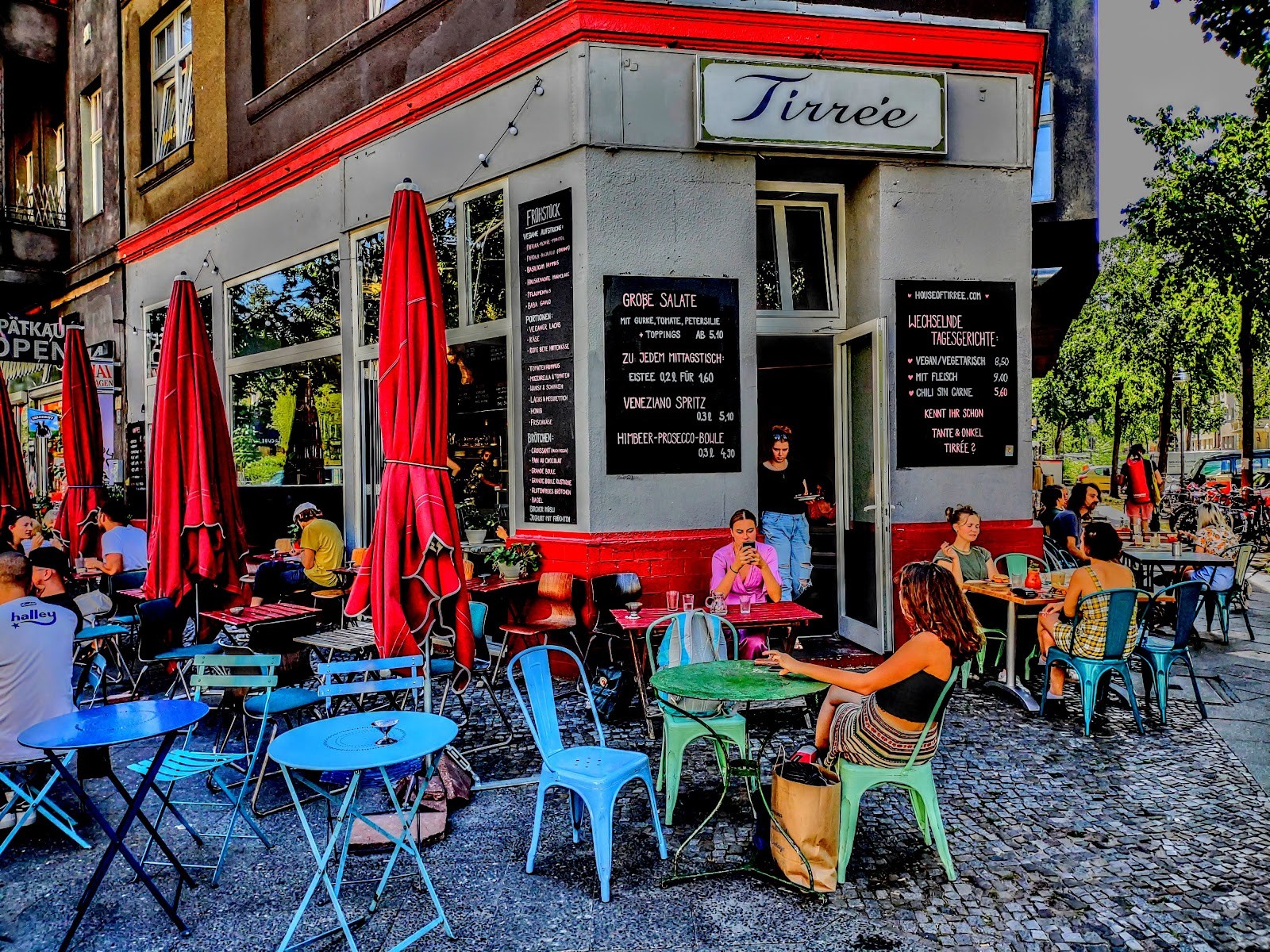 Café Bar Tirrée: the place