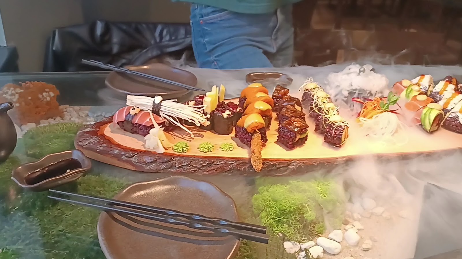 Emira Vegan Sushi Restaurant: food & drinks