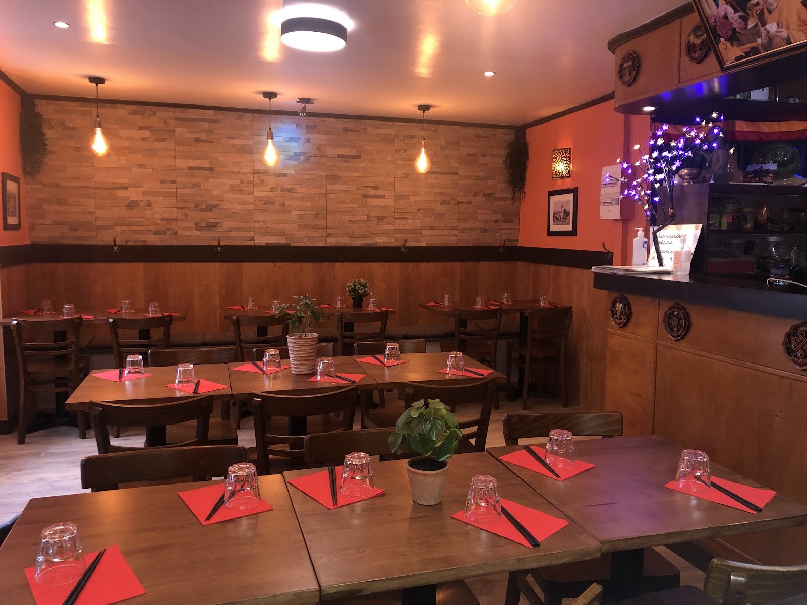 Bar à momos: the place