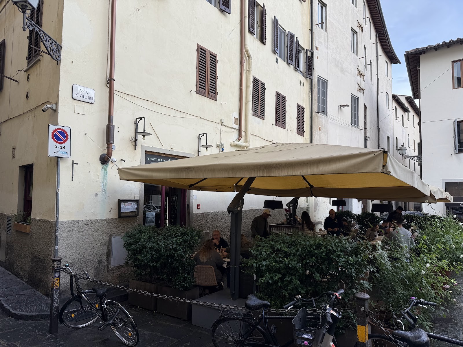 Trattoria 4 Leoni: the place