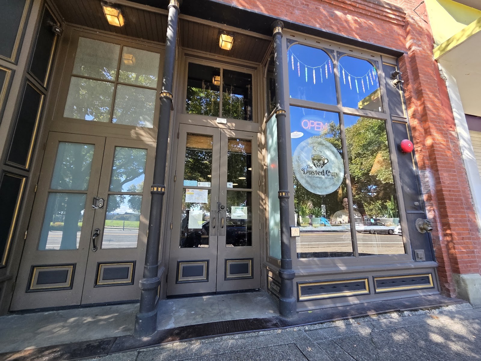 The Dusted Cup: the place