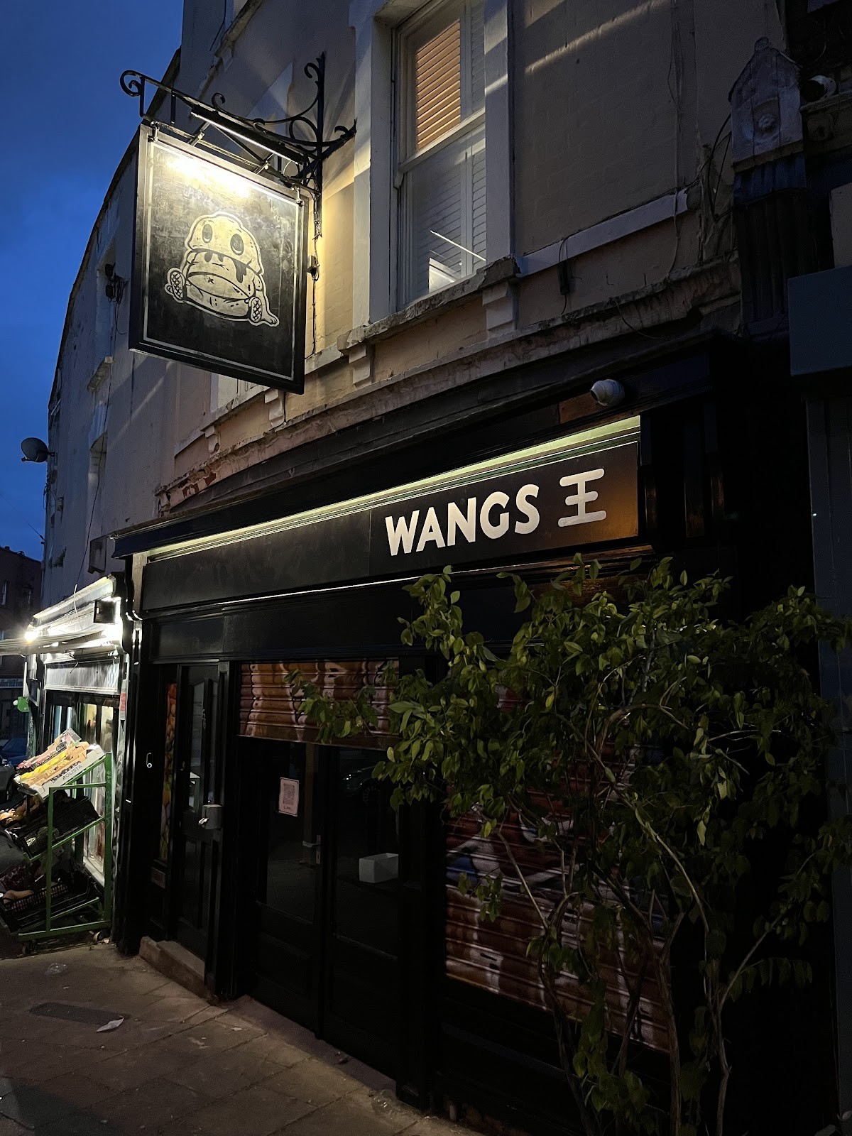 WANGS 王: the place