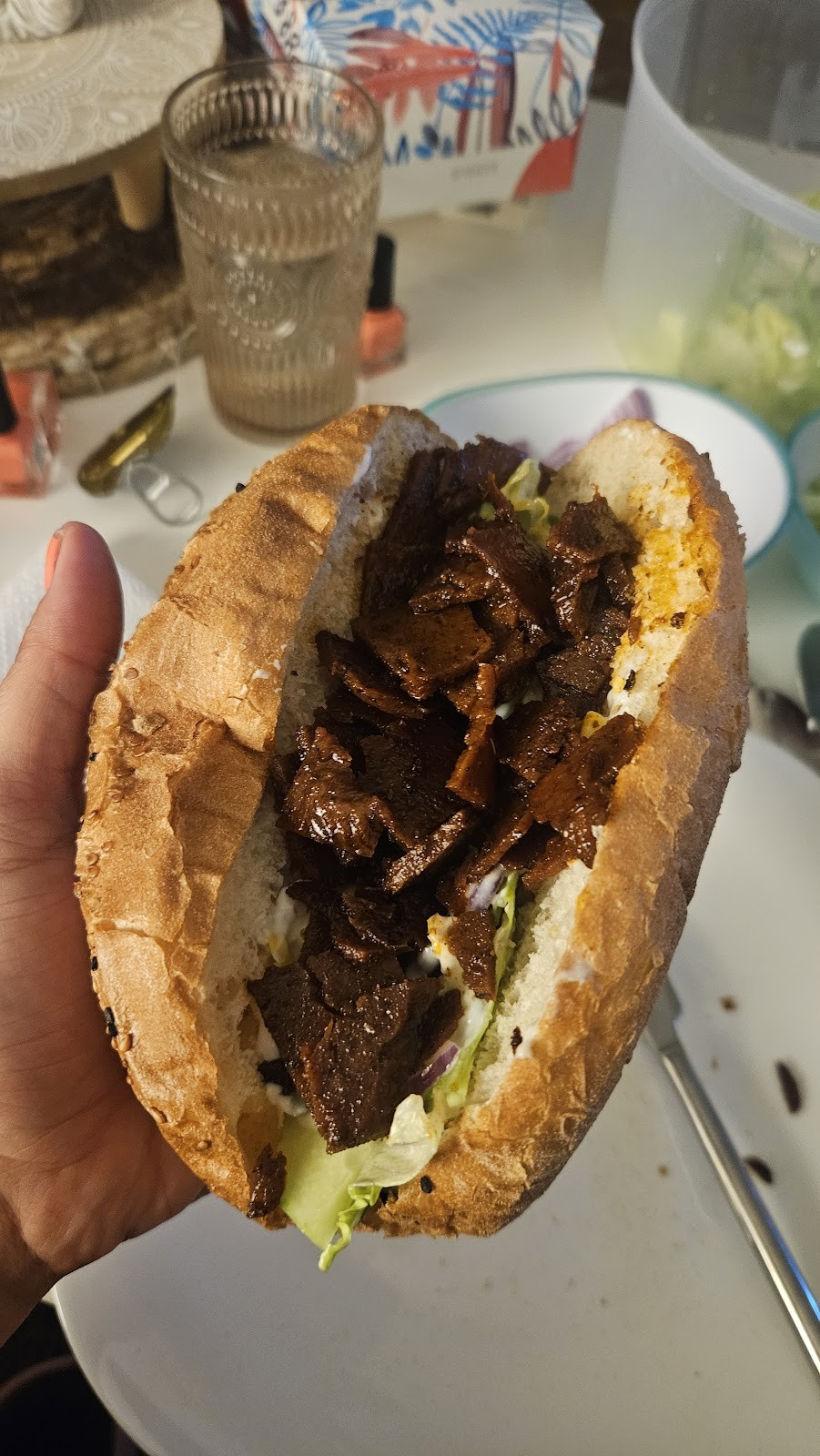 Die Vegane Fleischerei Köln - Lebensmittelhandel mit Frischetheke und Imbiss, Catering: food & drinks