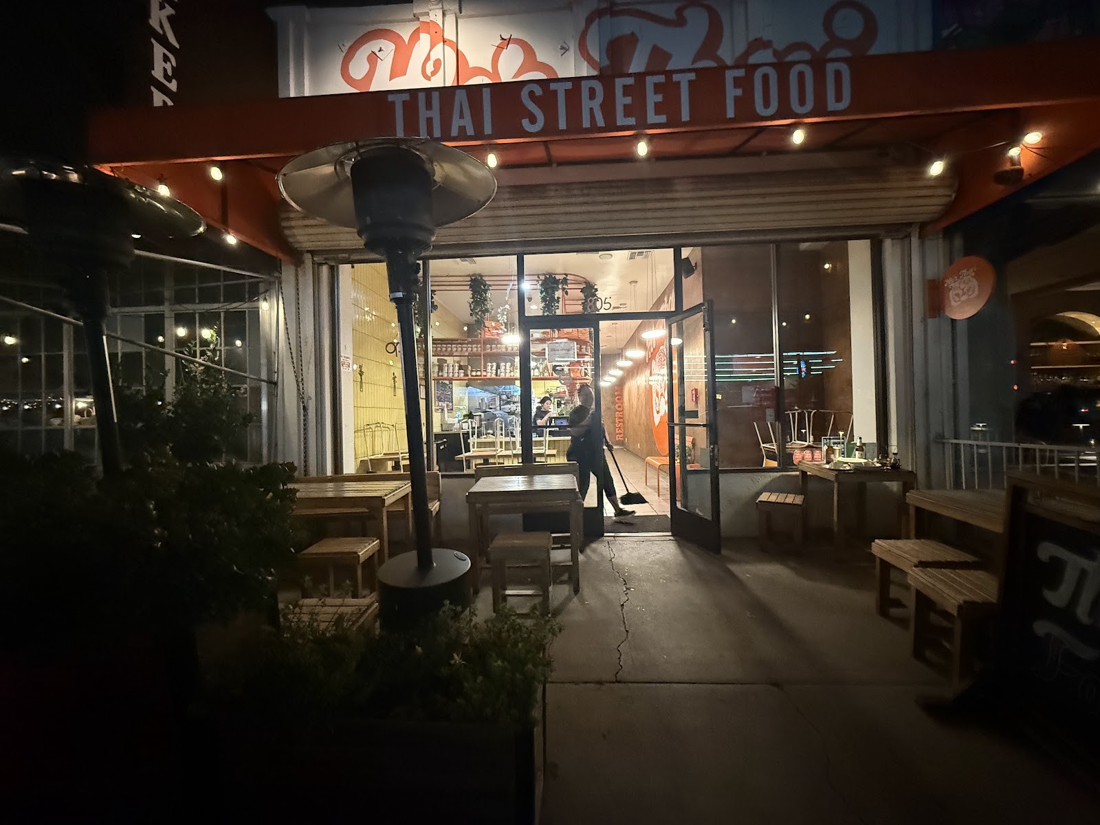 Her Thai: the place