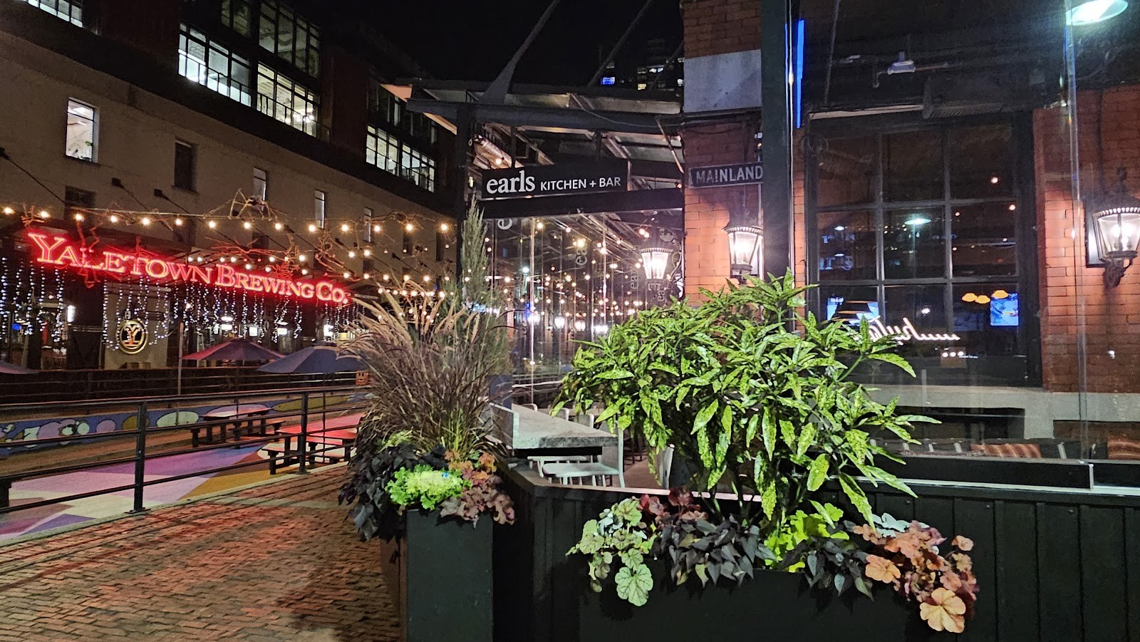 Earls Kitchen + Bar: the place
