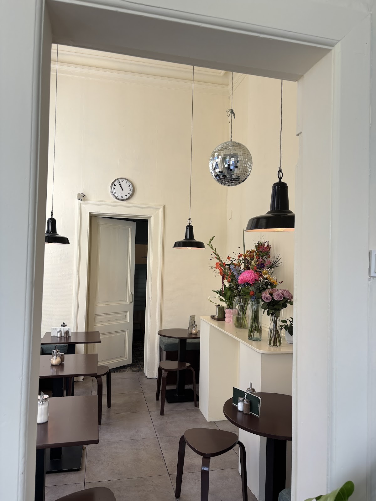 Mirlo's: the place
