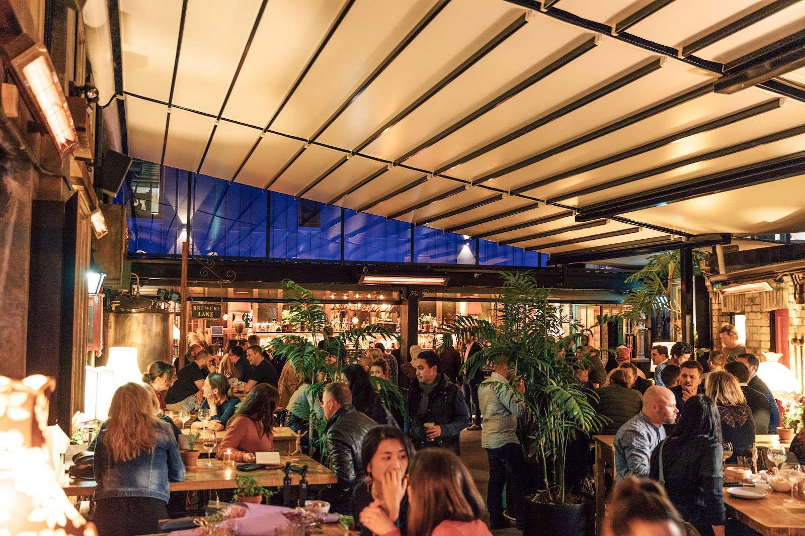 Hoppers Garden Bar: the place