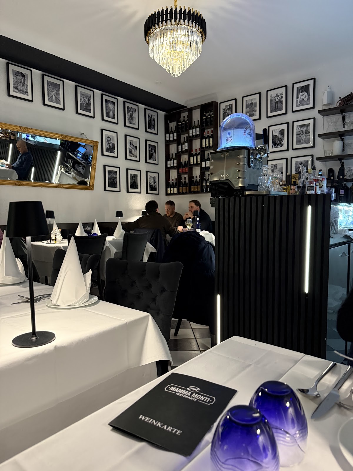 Restaurant Mamma Monti: the place
