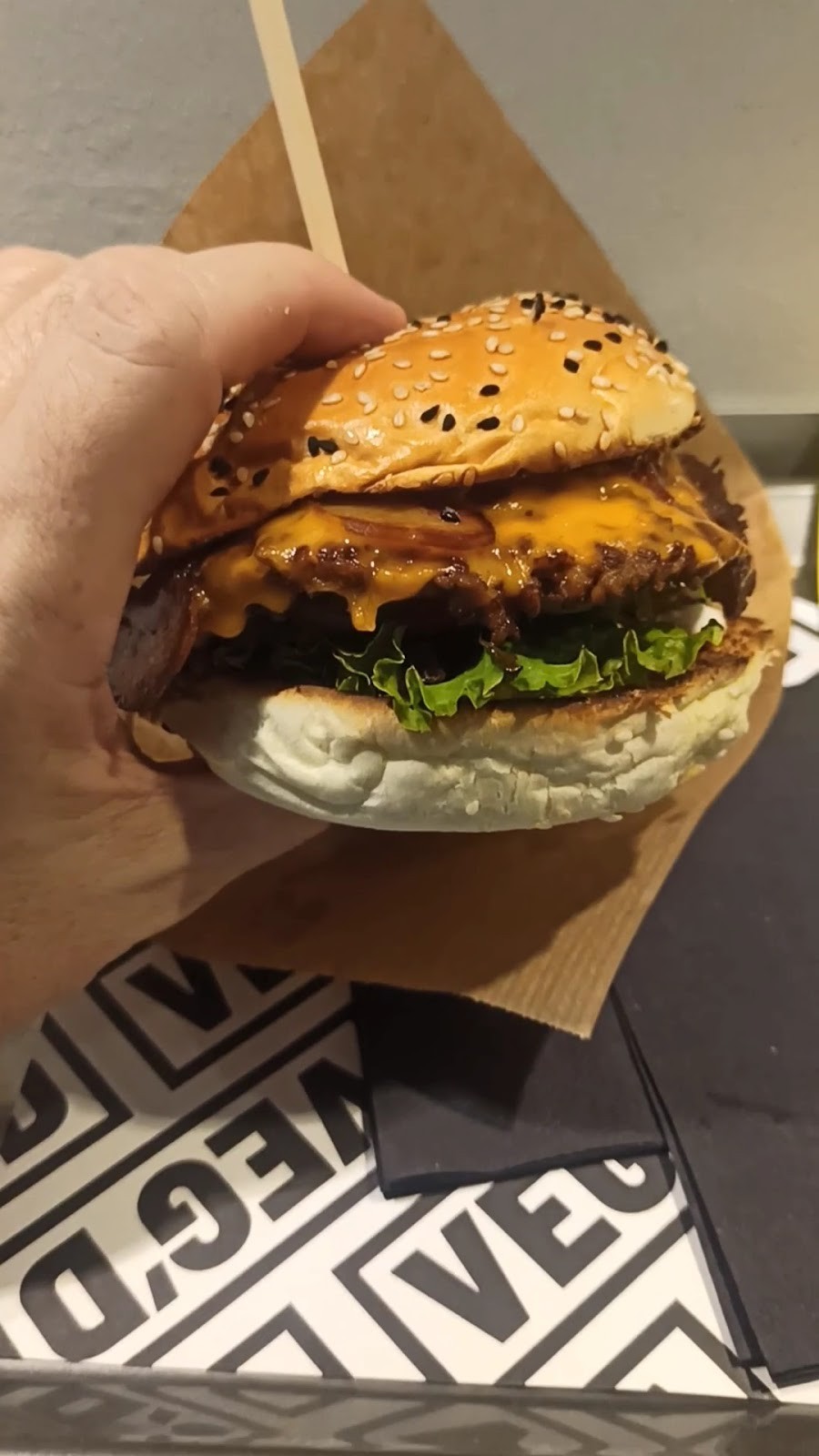 VEG'D - Vegan Burgers - Schöneberg: food & drinks
