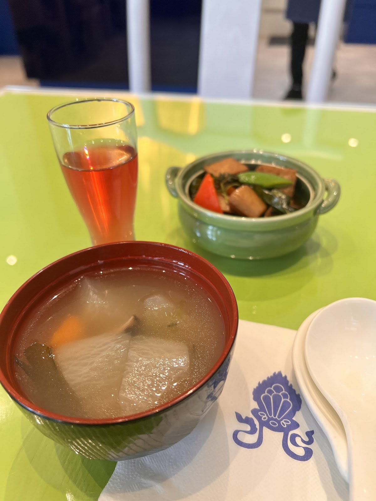 Glorious Jewel Vegetarian Cuisine: food & drinks