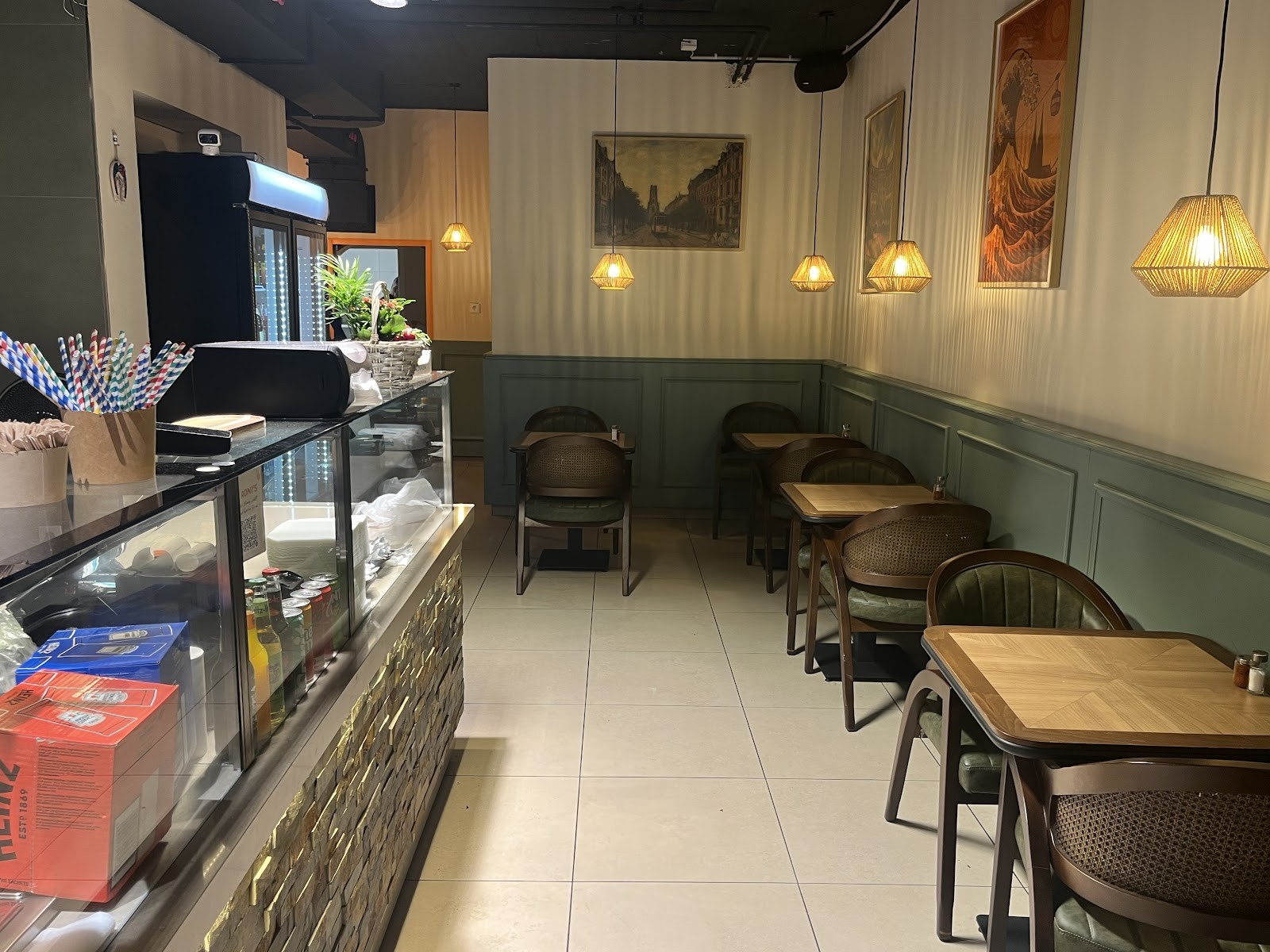 RONI'S: the place