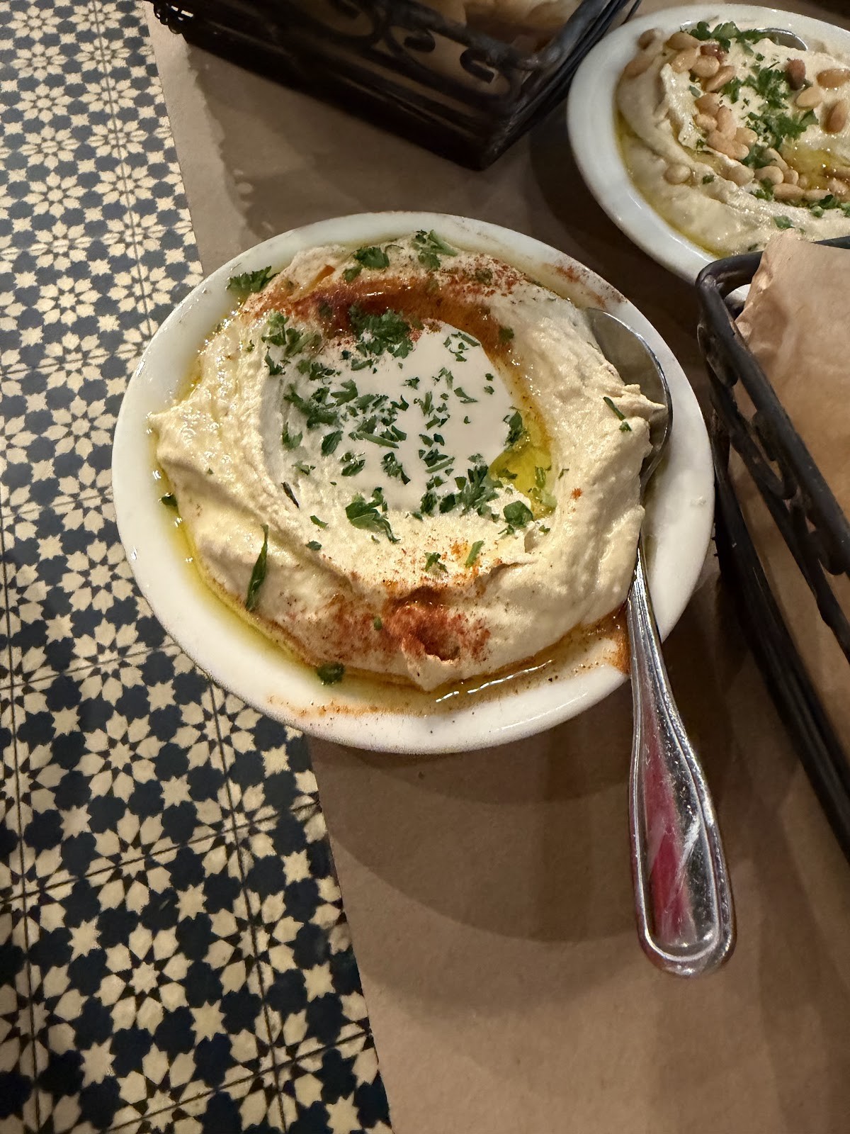 Oren's Hummus: food & drinks