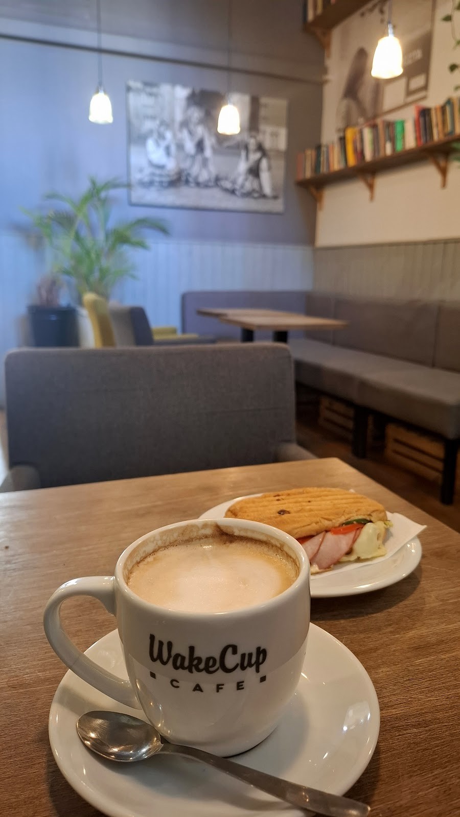 WakeCup Cafe: the place