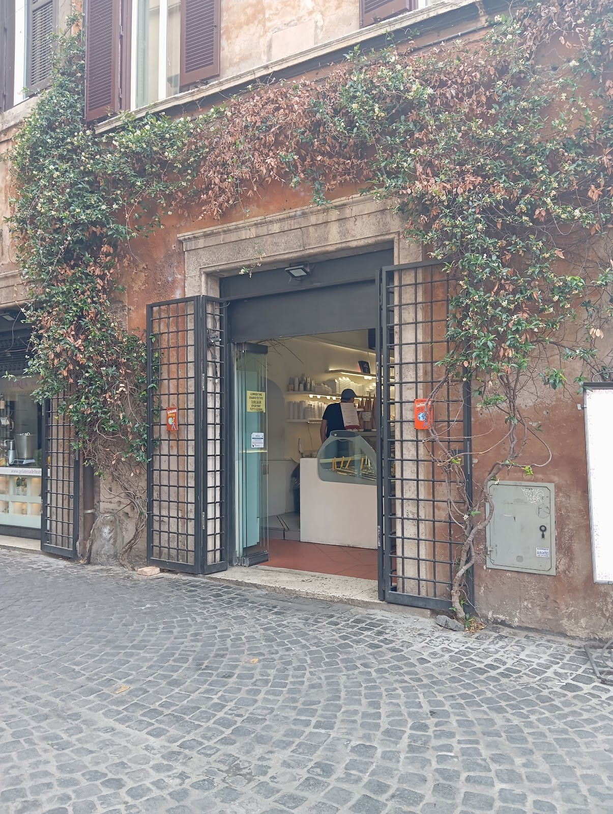 Gelateria del Teatro: the place