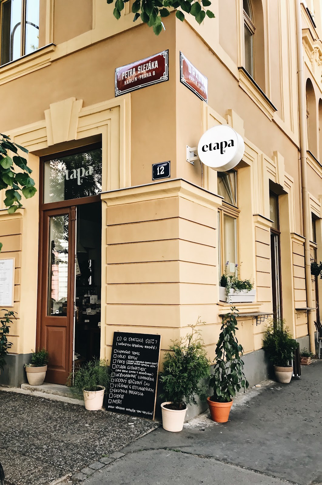 Etapa: the place