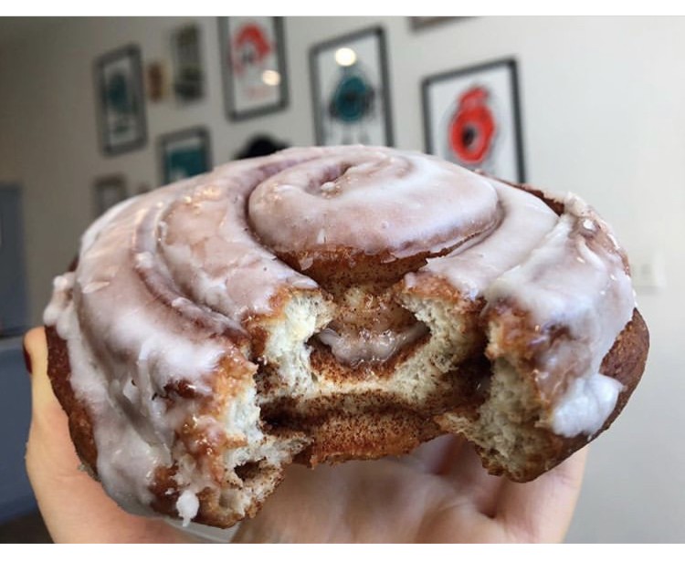 Dottie's Donuts: food & drinks