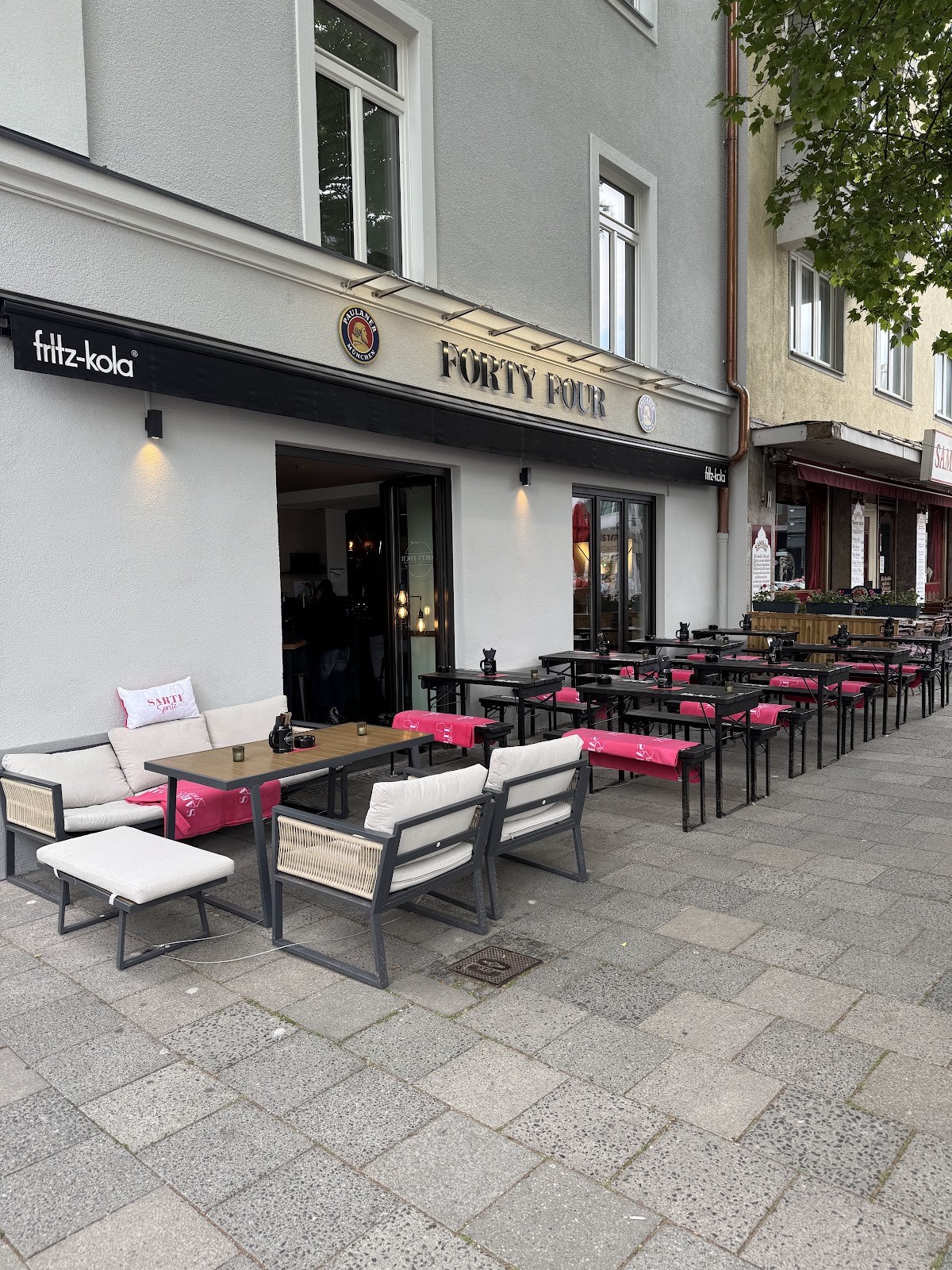 Forty Four Burger & Bar: the place