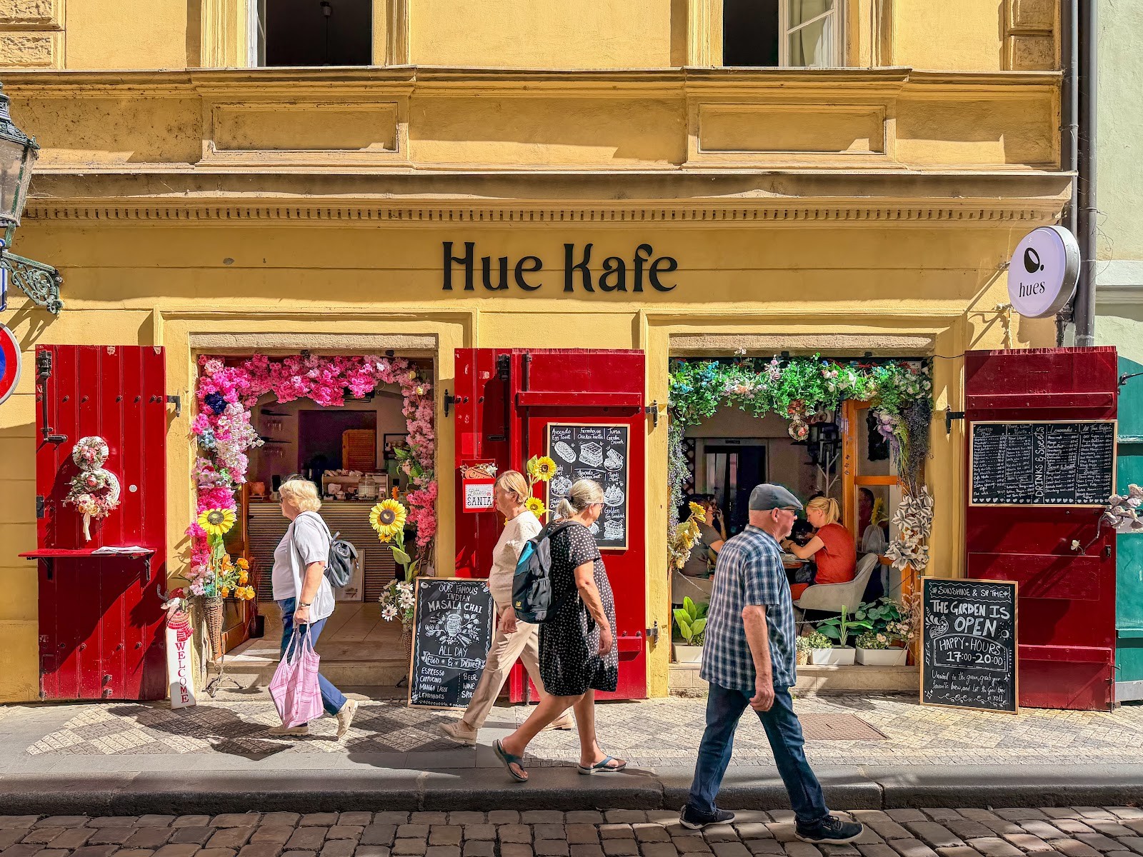 Hues Kafe & Bistro: the place