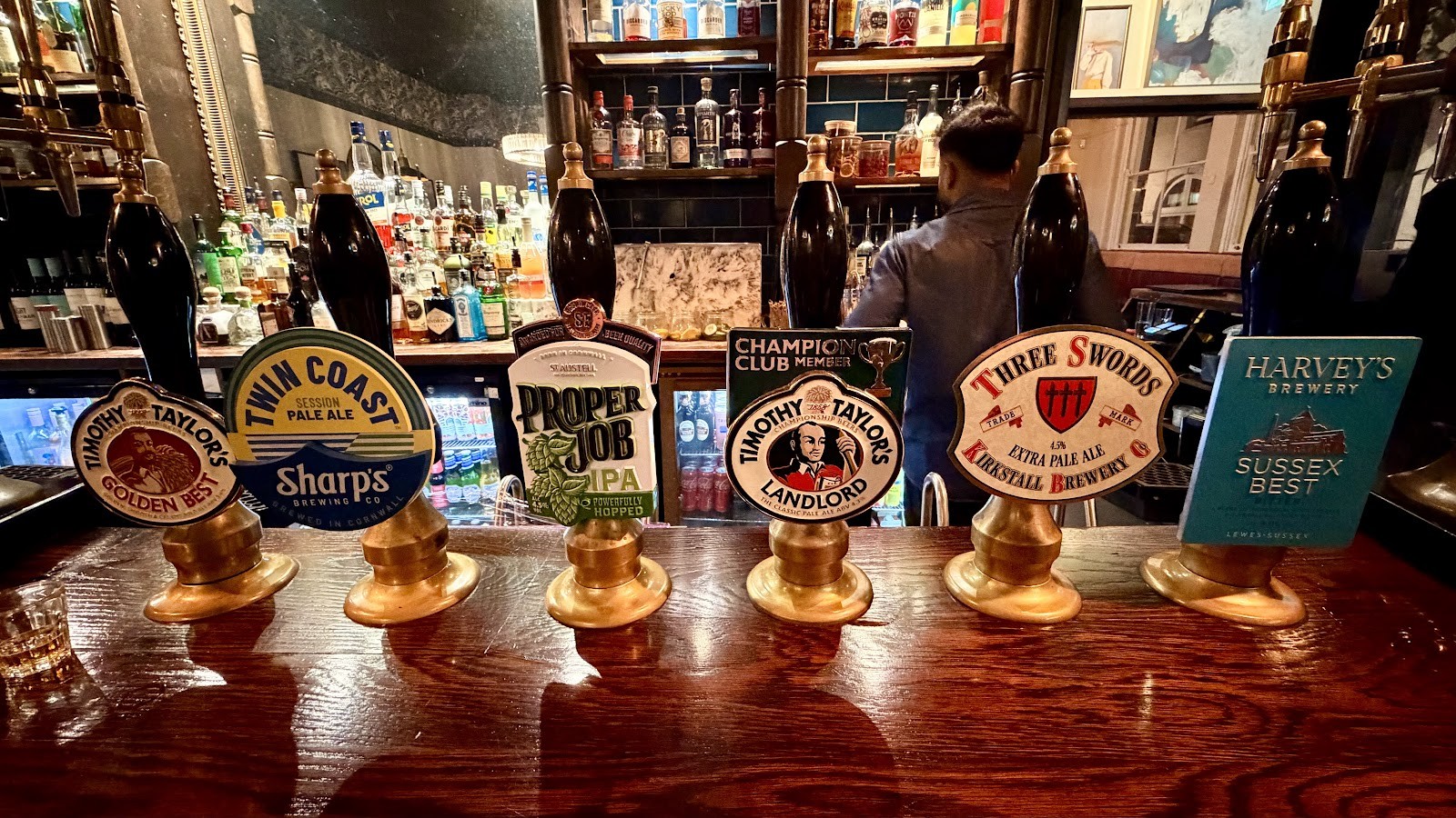 The Queen's Arms: the place