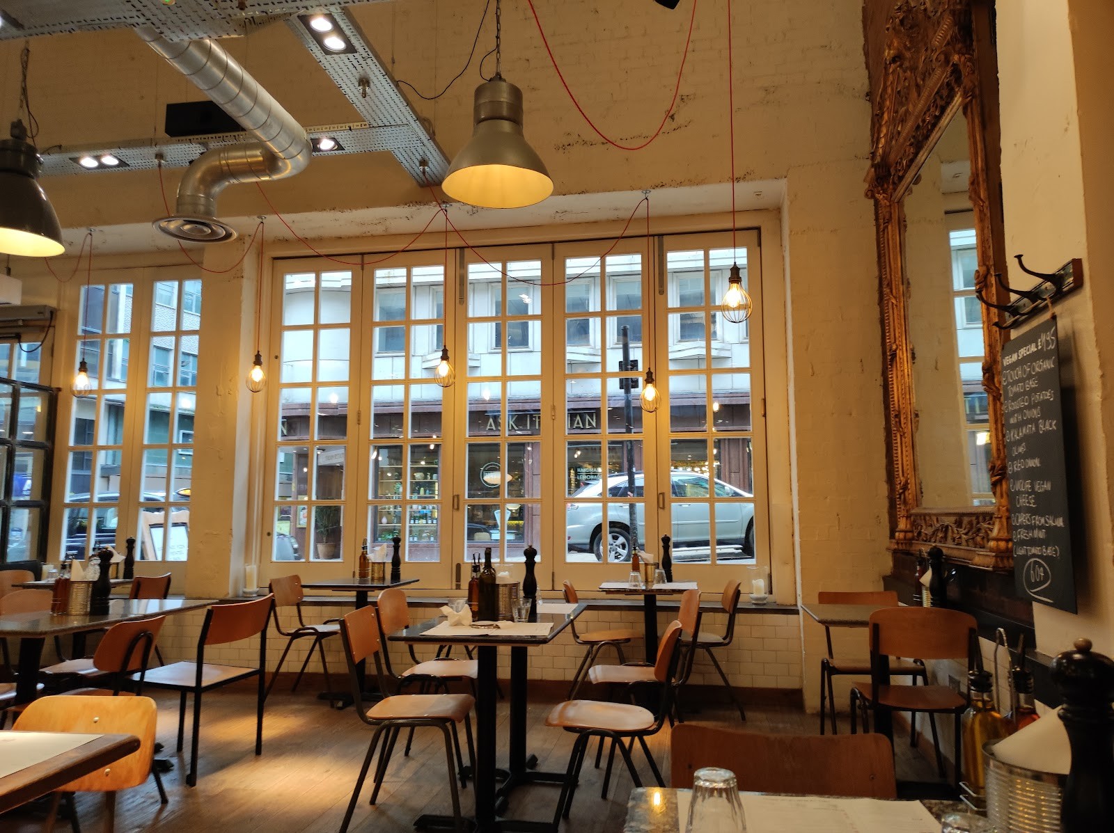 Franco Manca Birmingham: the place