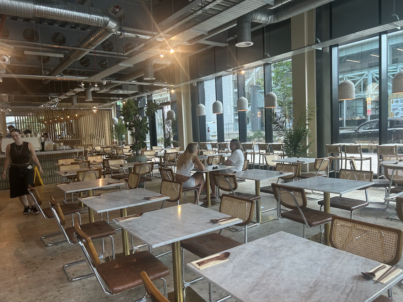 L Ü C K Y - Ramen | Sushi | Cocktails: the place