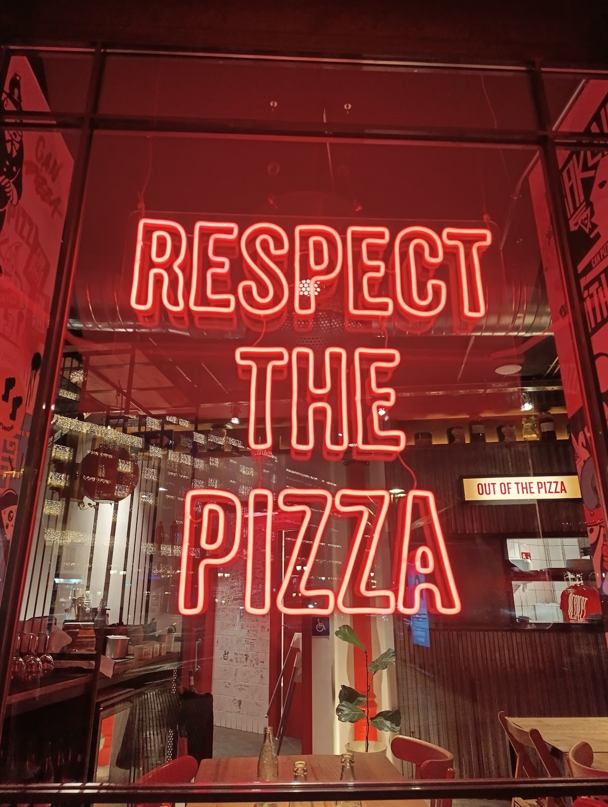 Can Pizza: the place