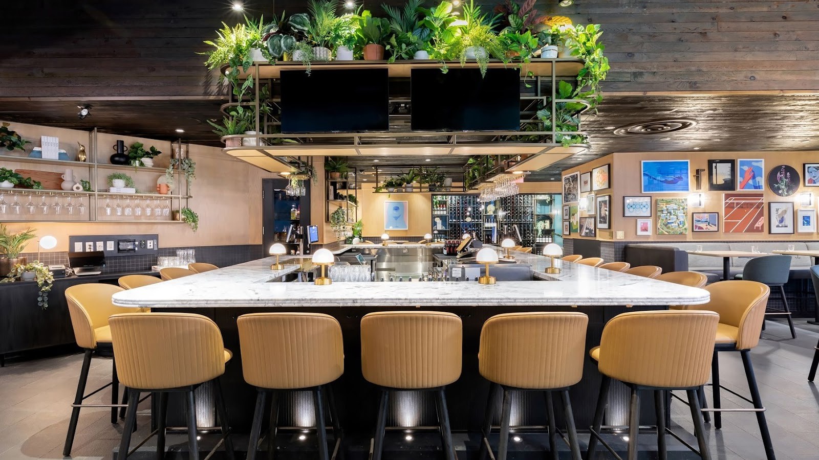 Earls Kitchen + Bar - Financial District (King & University): the place