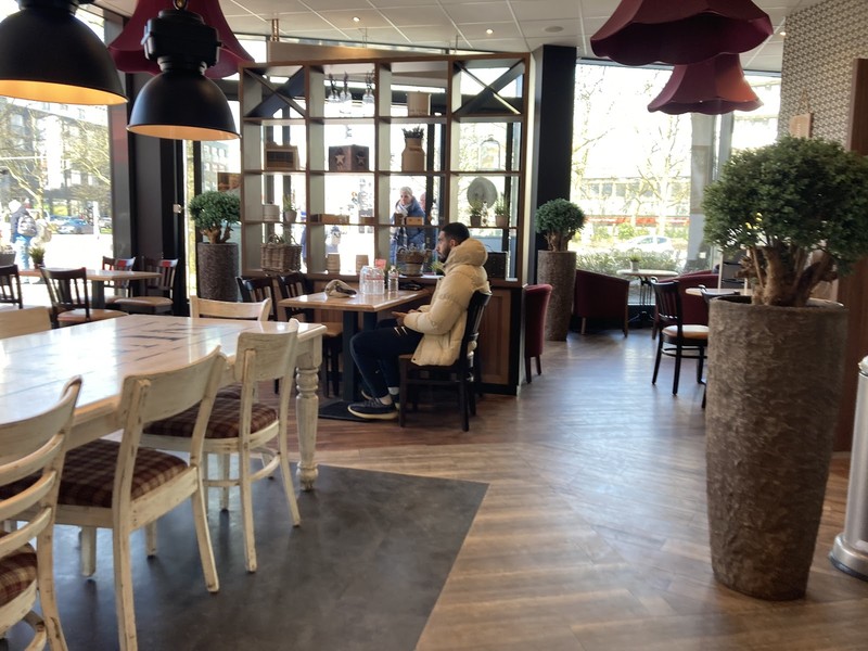 Nur Hier - Max-Brauer-Allee: photo 4
