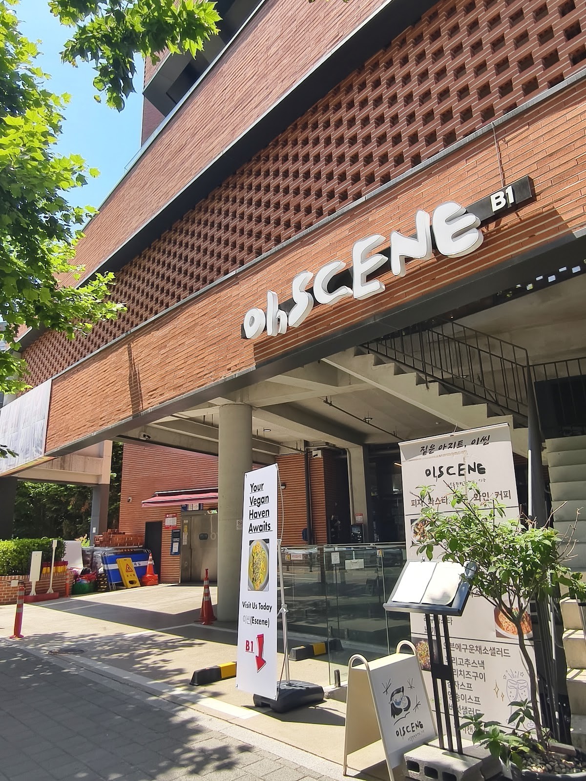 Escene: the place