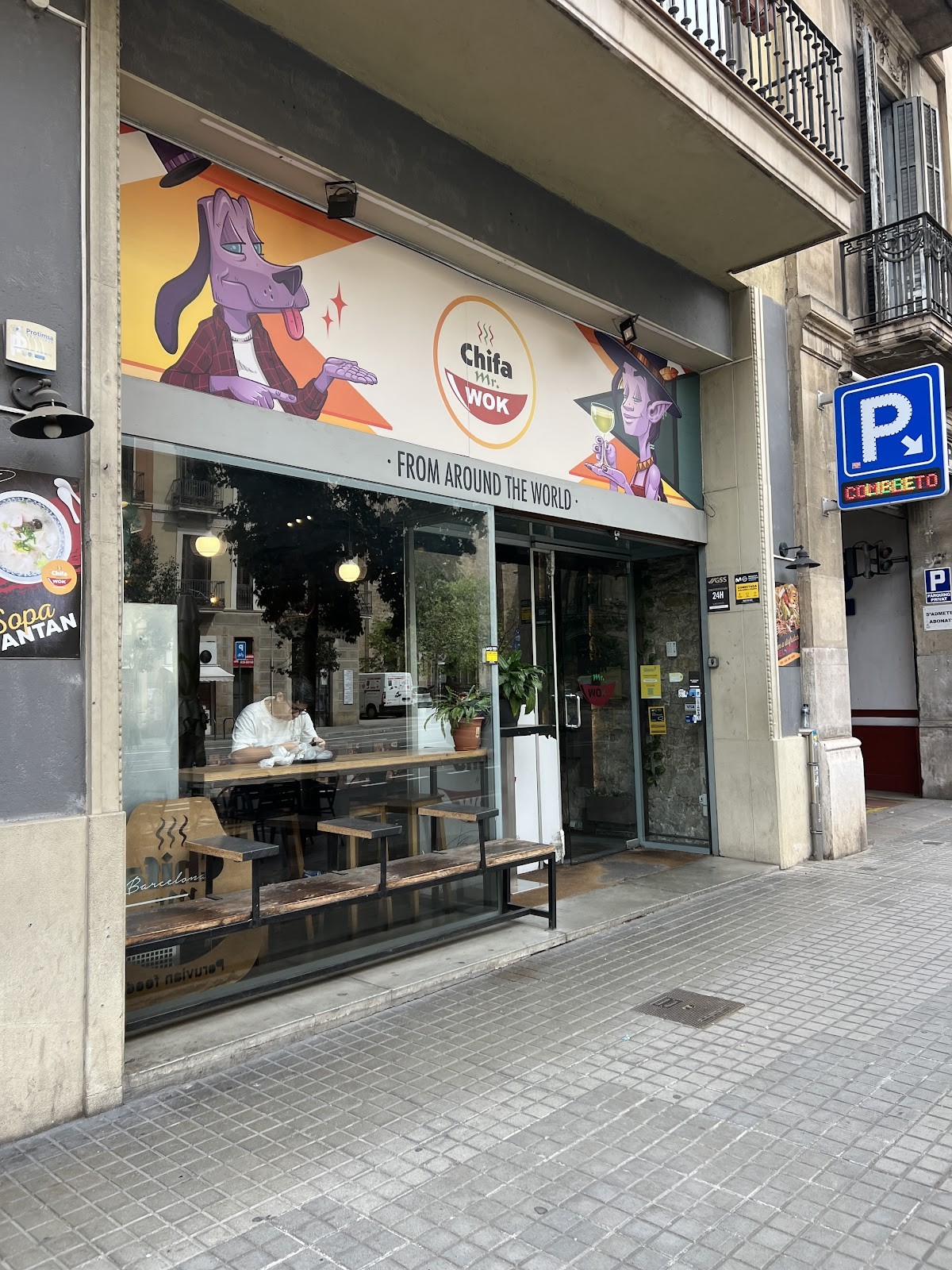 Chifa Peruà Mr. Wok Aragó: the place