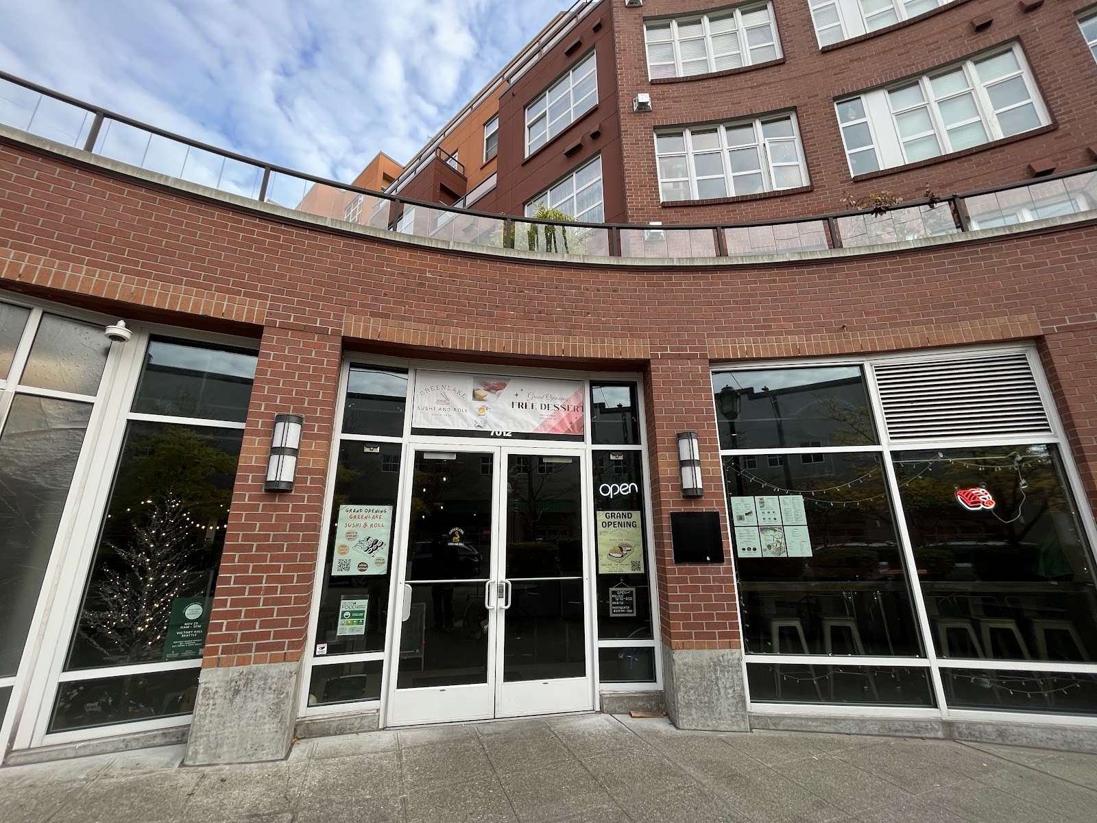 Greenlake Sushi and Roll: the place