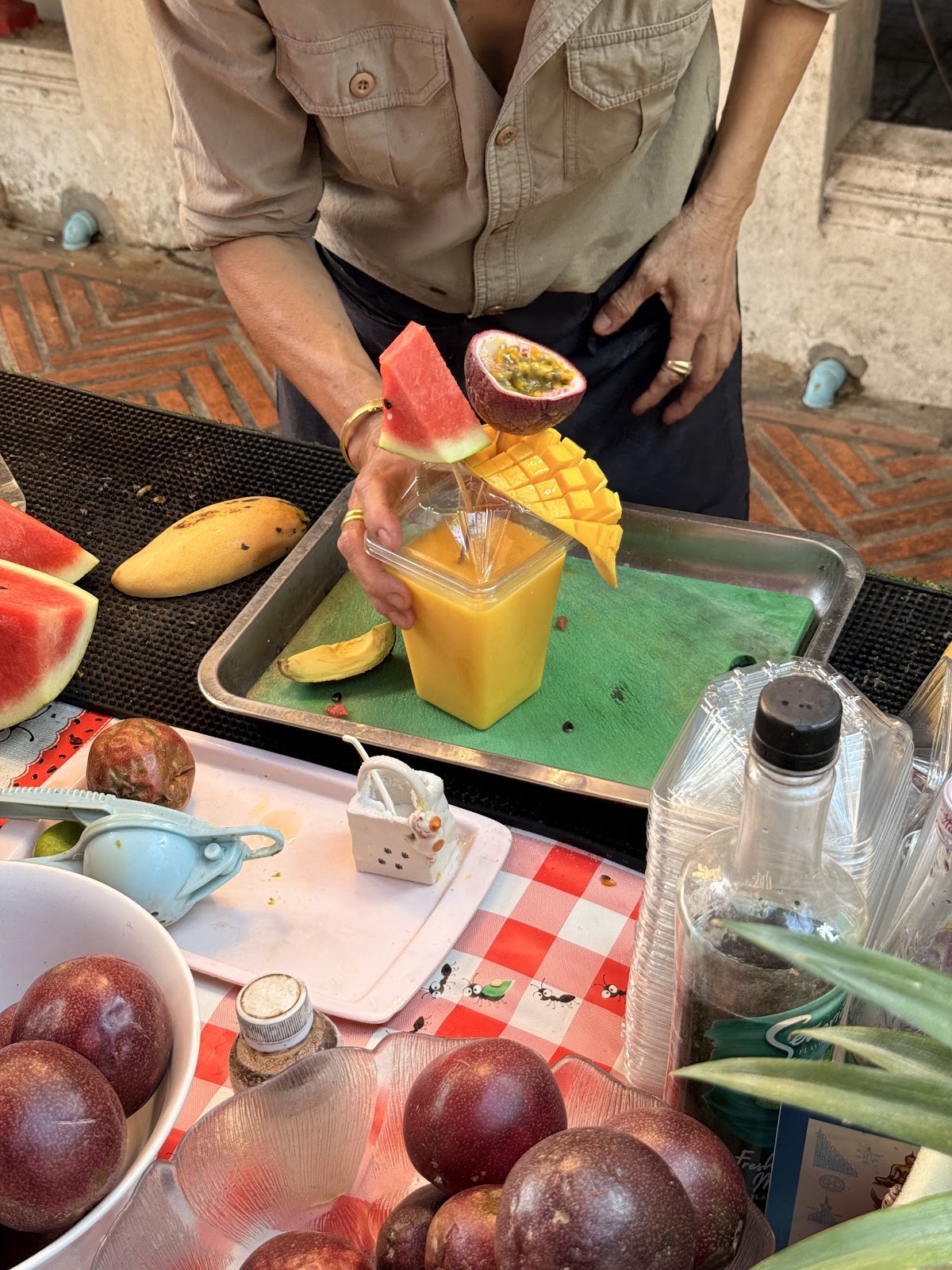 Tikky smoothie: food & drinks
